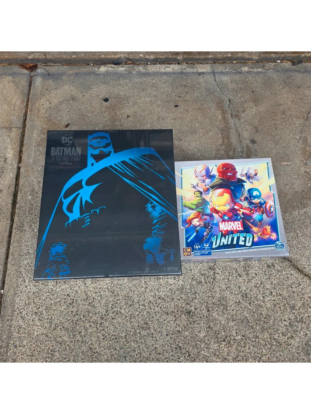 Batman: The Dark Knight Returns Deluxe Ed (Retail) + Free Marvel United